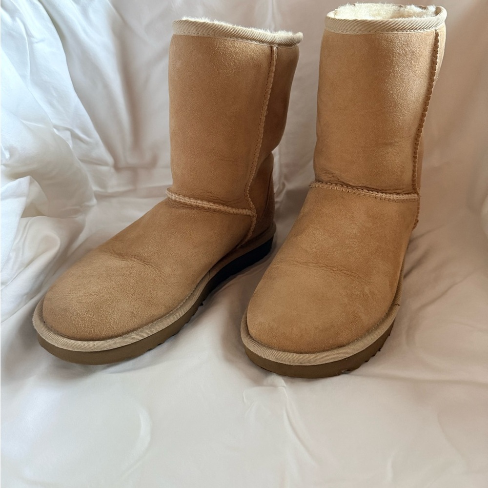 UGG classic II Short Sand